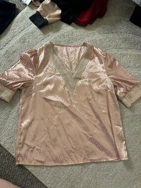 Satin V-Neck Short Sleeve Top in Blush